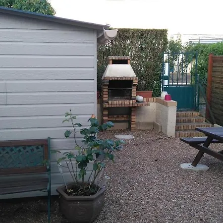 15 Mn A Pied Du Circuit Des 24h Du Mans *